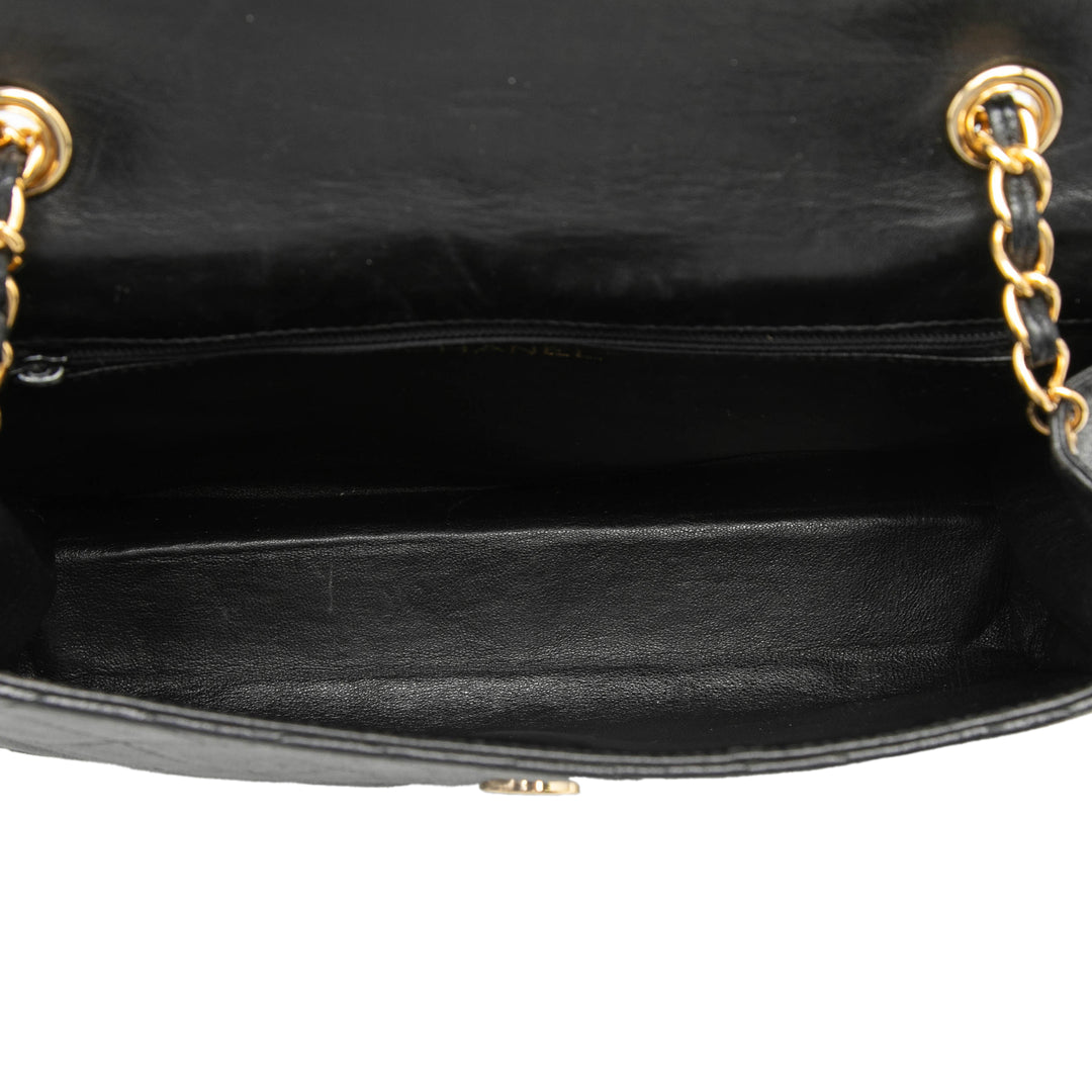Chanel Matelassé Cuir d’agneau Pompon à rabat