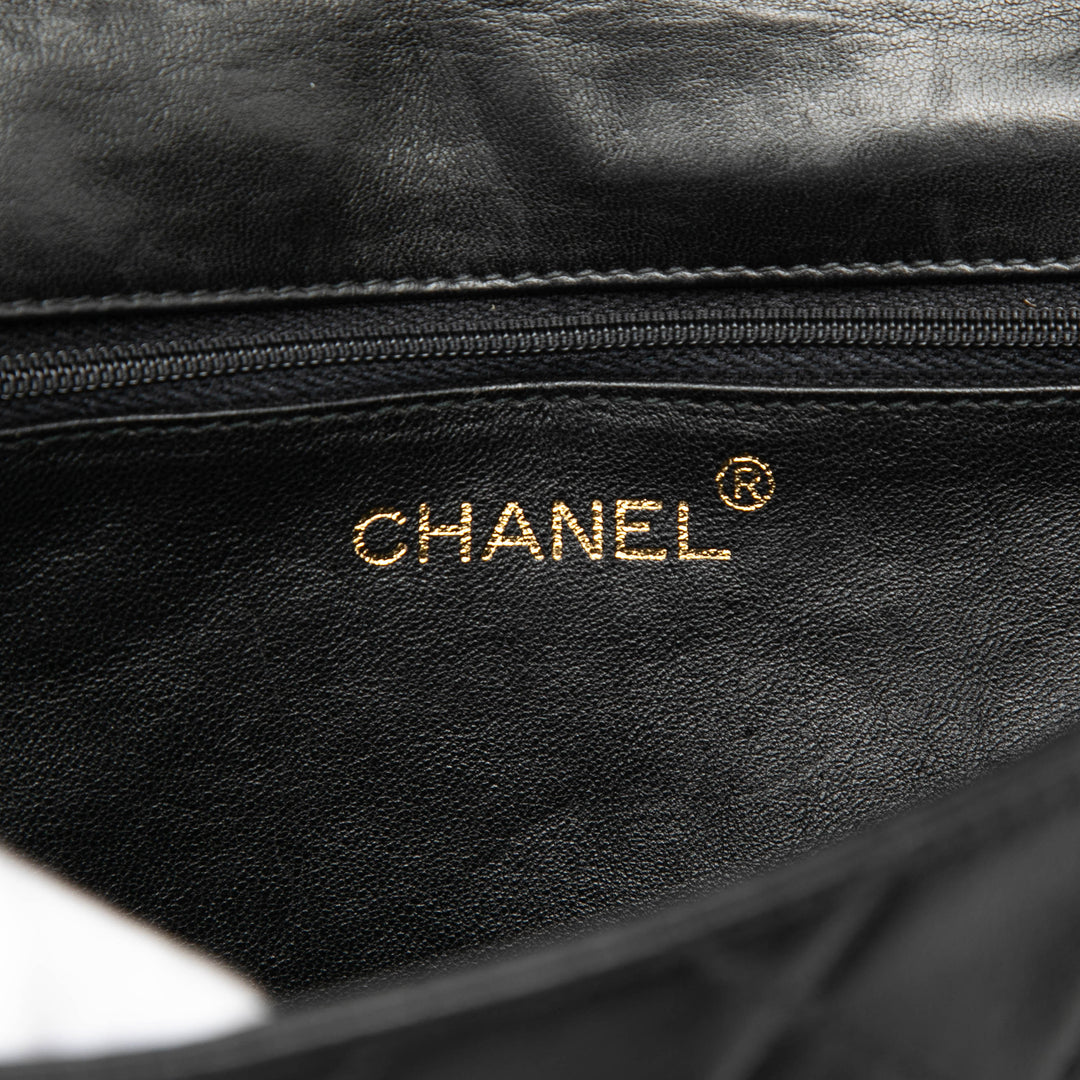 Chanel Matelassé Cuir d’agneau Pompon à rabat