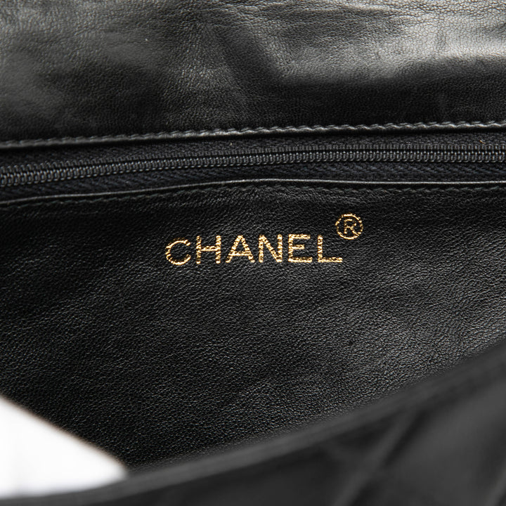 Chanel Matelassé Cuir d’agneau Pompon à rabat