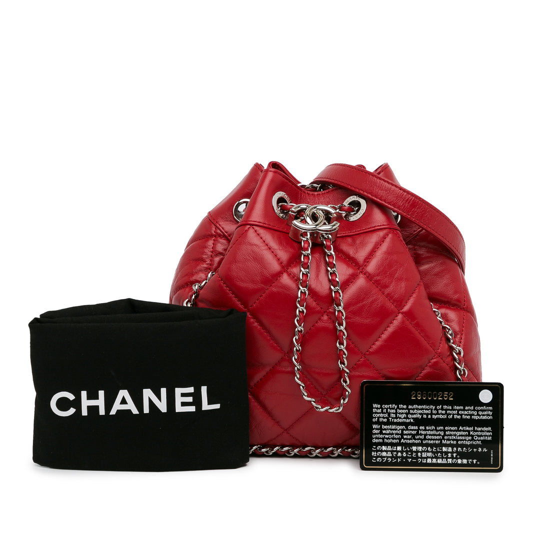 Chanel Aged Cuir de veau Chain Around Drawstring Bucket Rouge