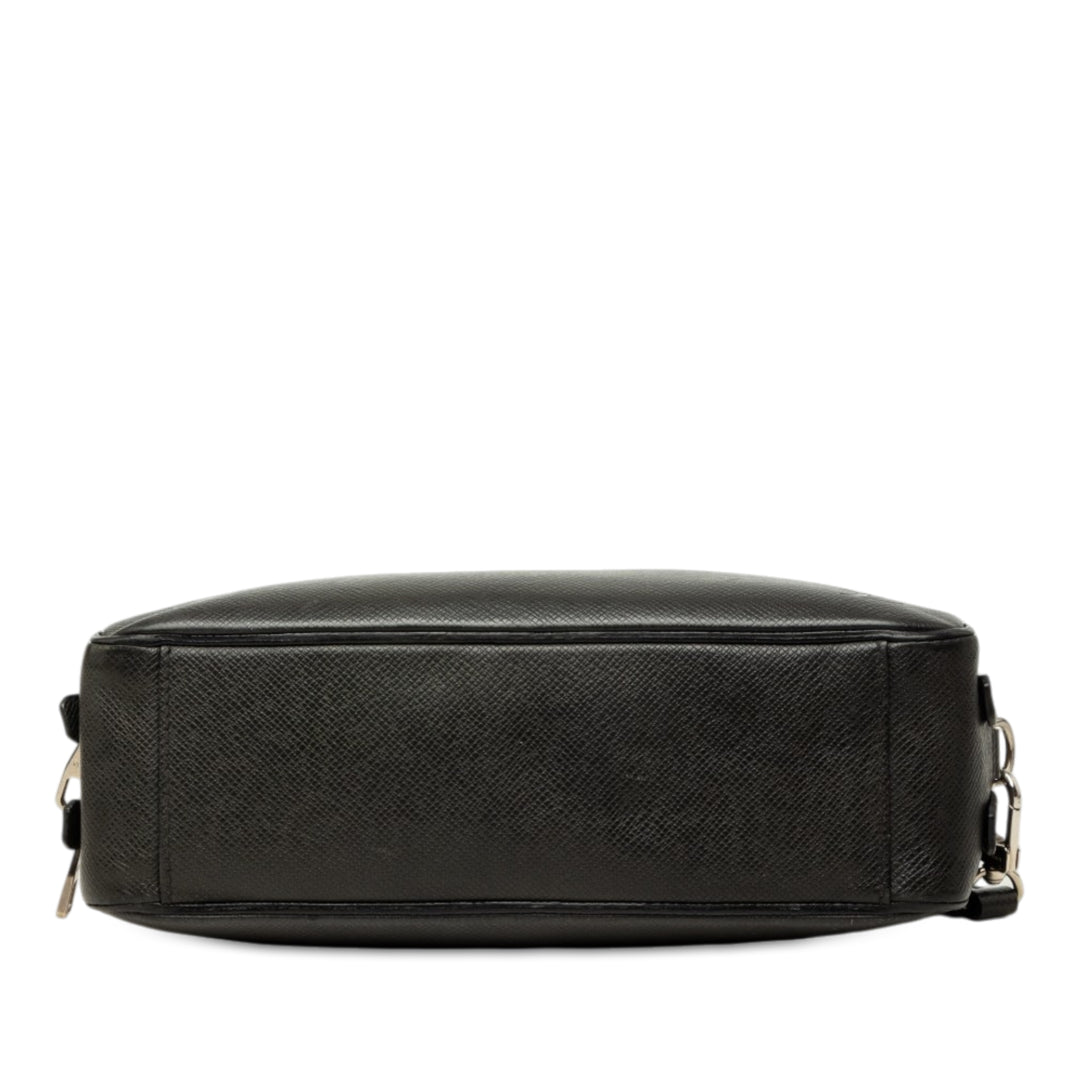 Louis Vuitton Taiga Neo Pavel Pochette Noir – vue 3 – GABY PARIS