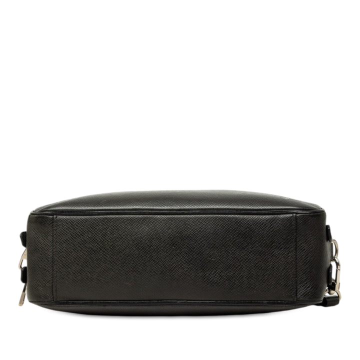 Louis Vuitton Taiga Neo Pavel Pochette Noir – vue 3 – GABY PARIS