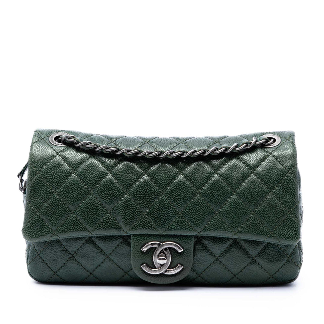 Chanel Matelassé Easy à rabat Moyen Cuir caviar