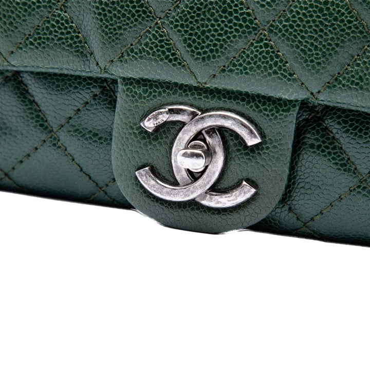 Chanel Matelassé Easy à rabat Moyen Cuir caviar