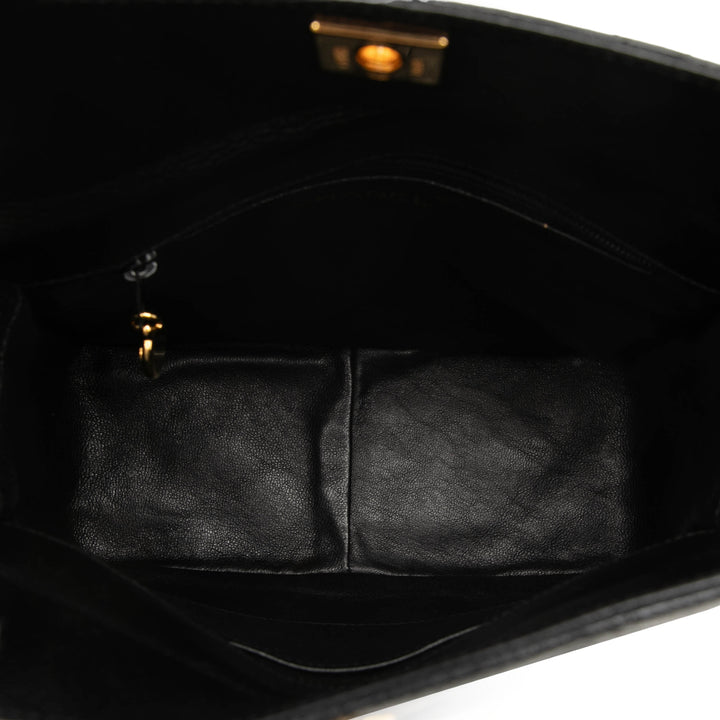 Chanel CC Matelassé Caviar Carved Buckle Boîte Sac