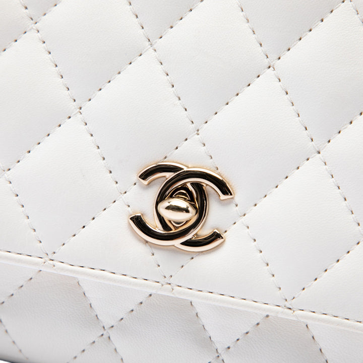 Chanel Matelassé Side Packs à rabat Cuir d'agneau Blanc – vue 5 – GABY PARIS