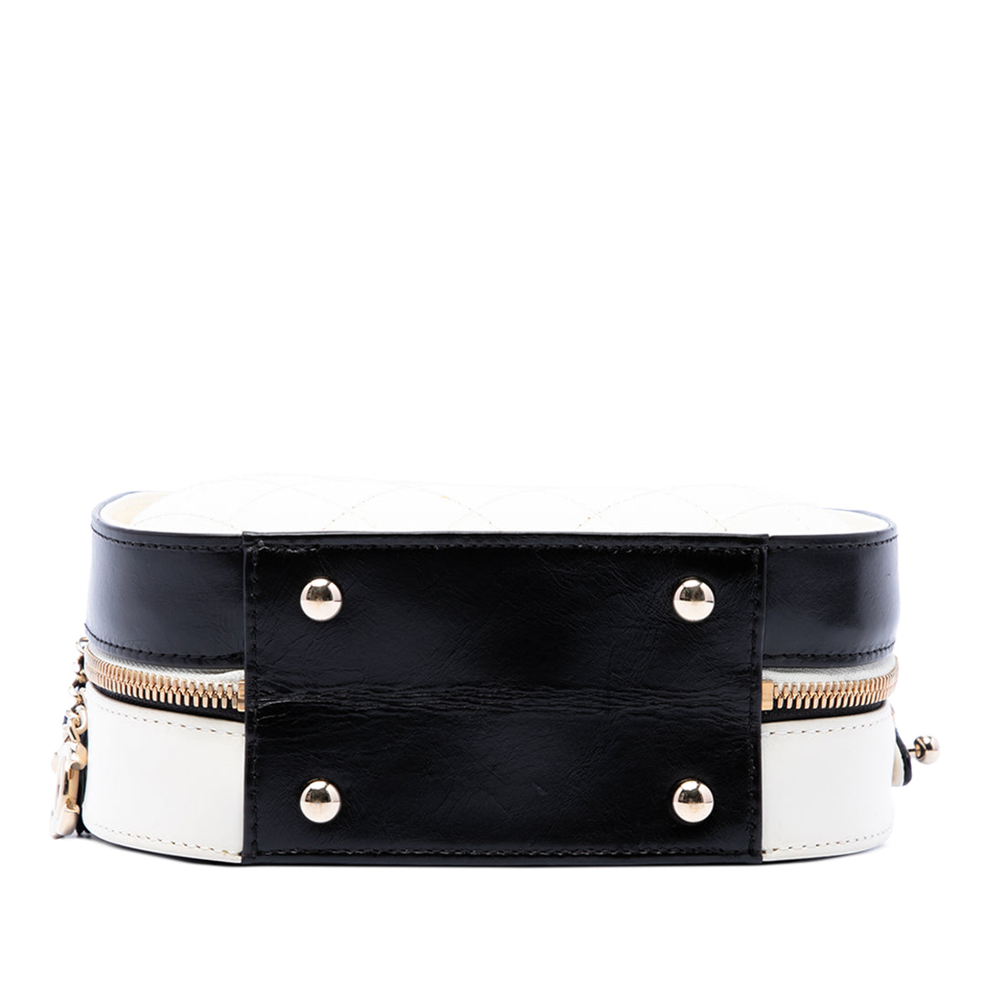 Chanel CC Matelassé Froissé Vanity Petit Cuir de veau Noir – vue 3 – GABY PARIS