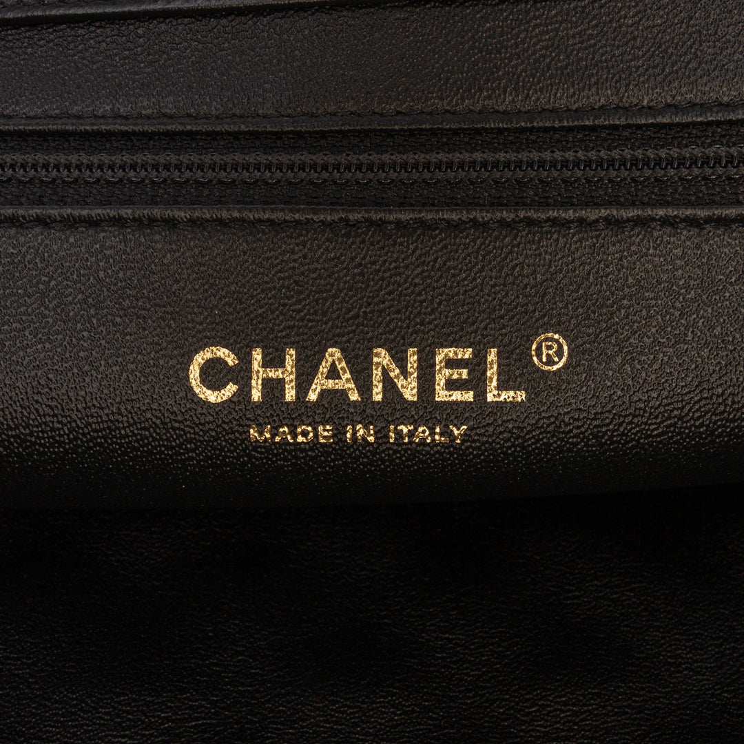 Chanel CC Quilted Cuir d’agneau Frame Pochette Noir