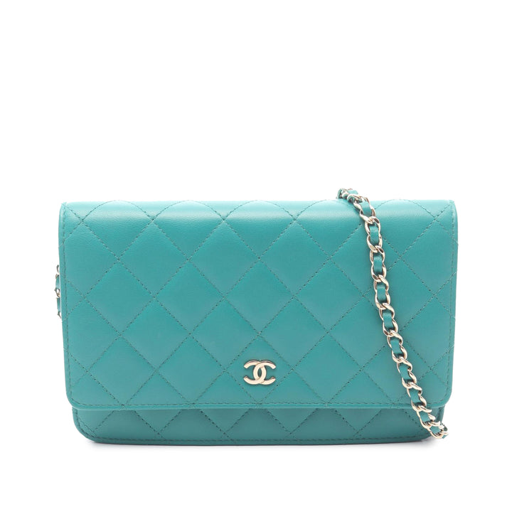 Chanel CC Matelassé Wallet on Chain Cuir d'agneau Bleu – vue principale – GABY PARIS