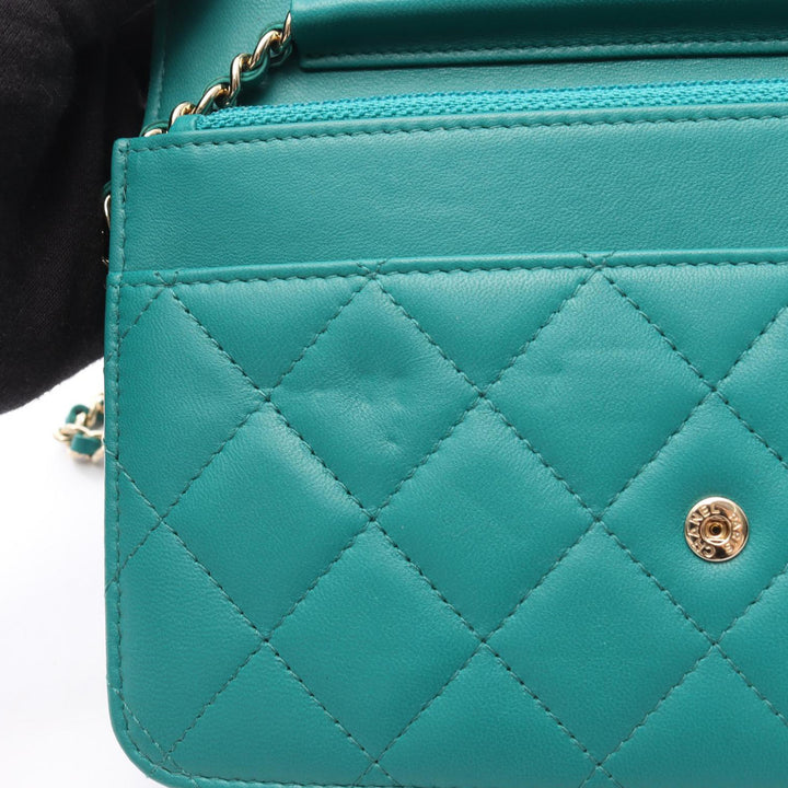 Chanel CC Matelassé Wallet on Chain Cuir d'agneau Bleu – vue 11 – GABY PARIS