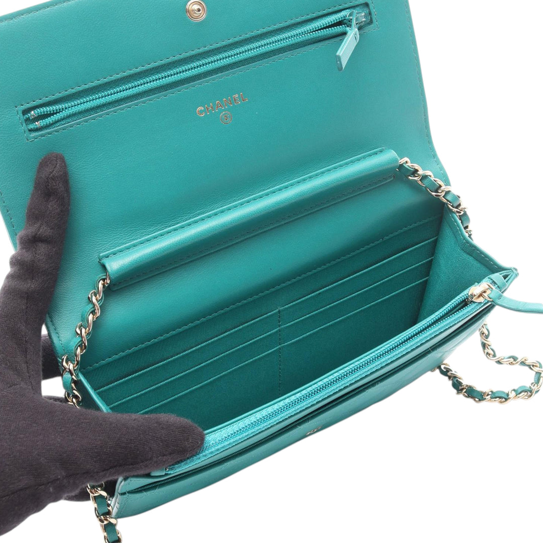 Chanel CC Matelassé Wallet on Chain Cuir d'agneau Bleu – vue 3 – GABY PARIS