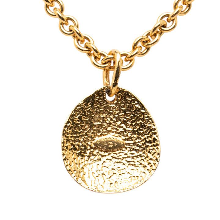 Chanel plaqué CC Matelassé Oval Pendant Collier