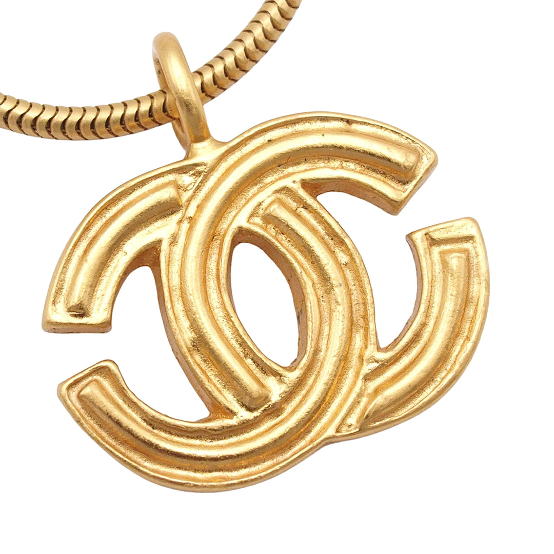 Chanel plaqué CC Pendant Collier