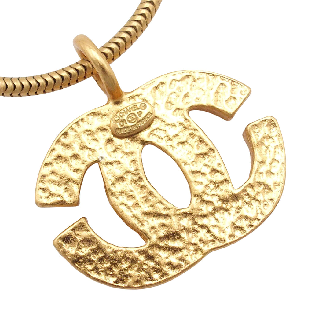 Chanel plaqué CC Pendant Collier