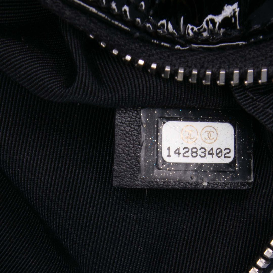 Chanel CC Quilted Cuir verni Cosmetic Pochette Noir