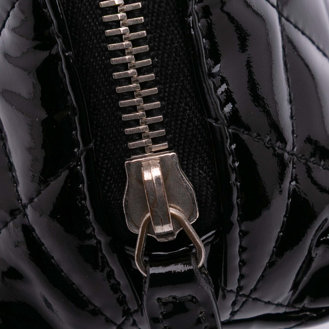 Chanel CC Quilted Cuir verni Cosmetic Pochette Noir