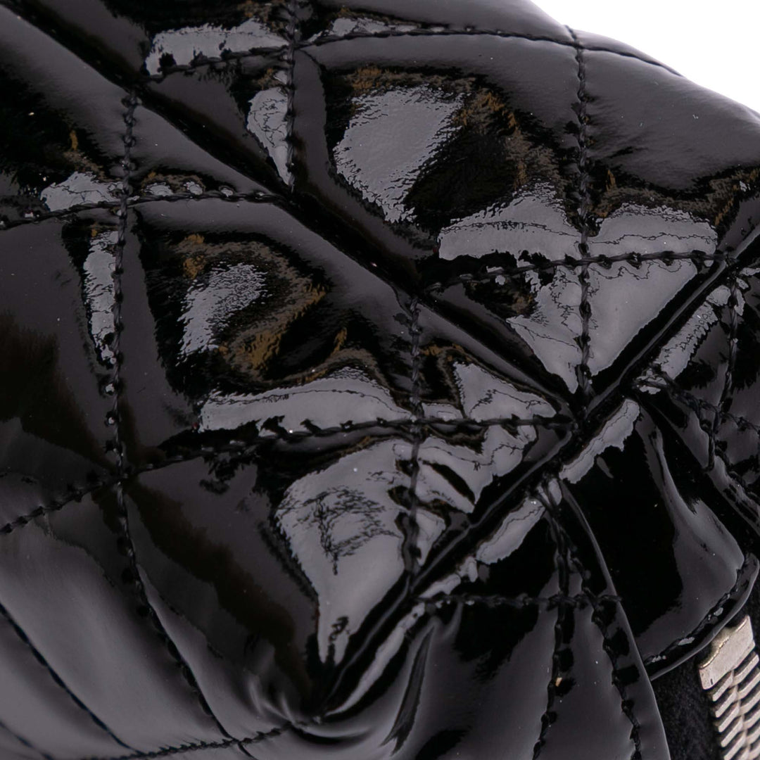 Chanel CC Quilted Cuir verni Cosmetic Pochette Noir