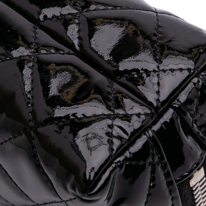 Chanel CC Quilted Cuir verni Cosmetic Pochette Noir