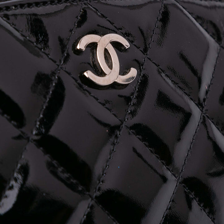 Chanel CC Quilted Cuir verni Cosmetic Pochette Noir