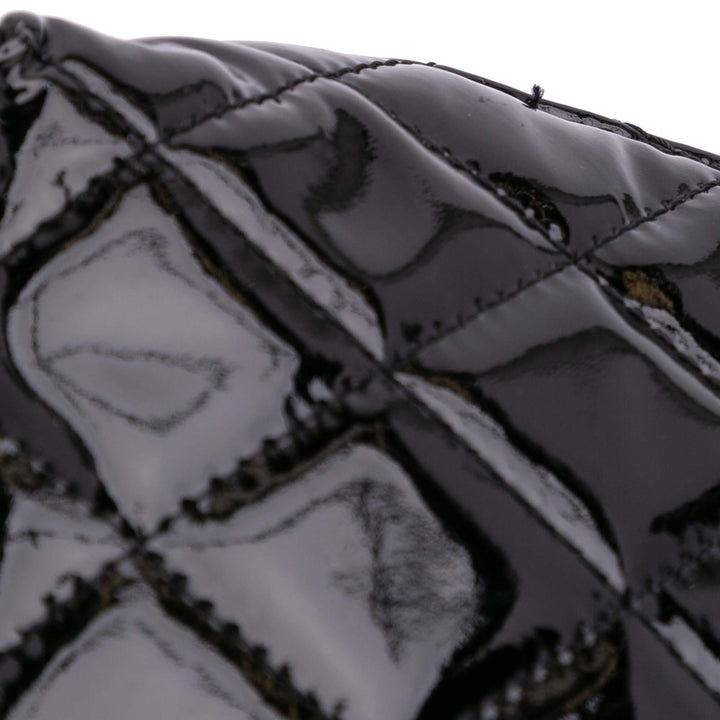 Chanel CC Quilted Cuir verni Cosmetic Pochette Noir