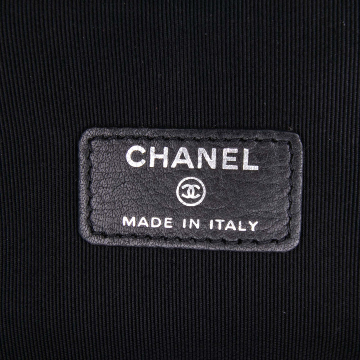 Chanel CC Quilted Cuir verni Cosmetic Pochette Noir