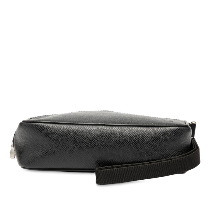 Louis Vuitton Taiga Pochette Kaluga Noir