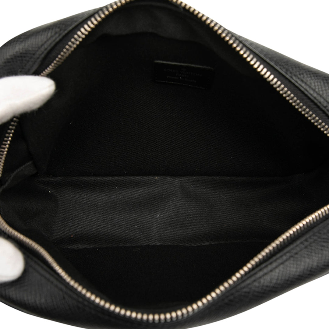 Louis Vuitton Taiga Pochette Kaluga Noir