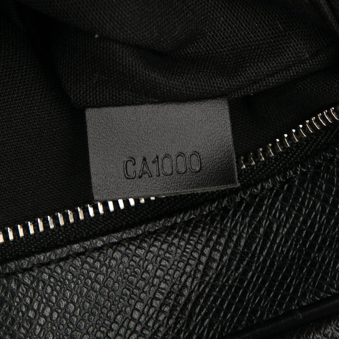 Louis Vuitton Taiga Pochette Kaluga Noir