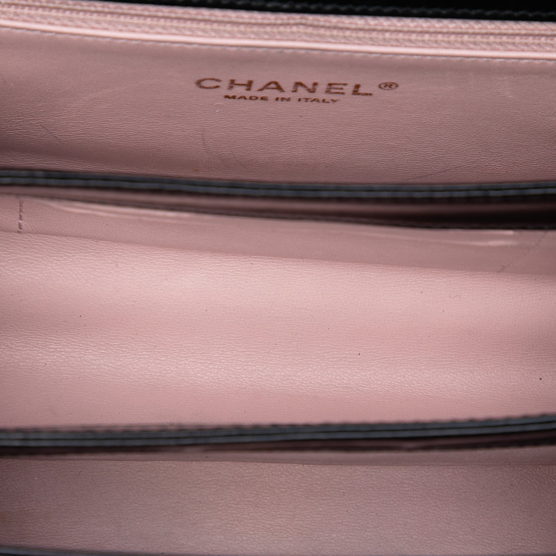 Chanel Paris Cosmopolite Mini vieilli Cuir de veau Straight Lined à rabat