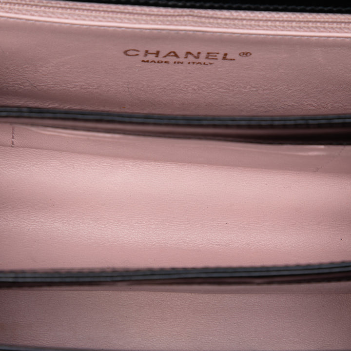 Chanel Paris Cosmopolite Mini vieilli Cuir de veau Straight Lined à rabat