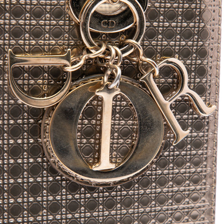 Dior Métallisé Microcannage Lady Dior Moyen Doré – vue 5 – GABY PARIS