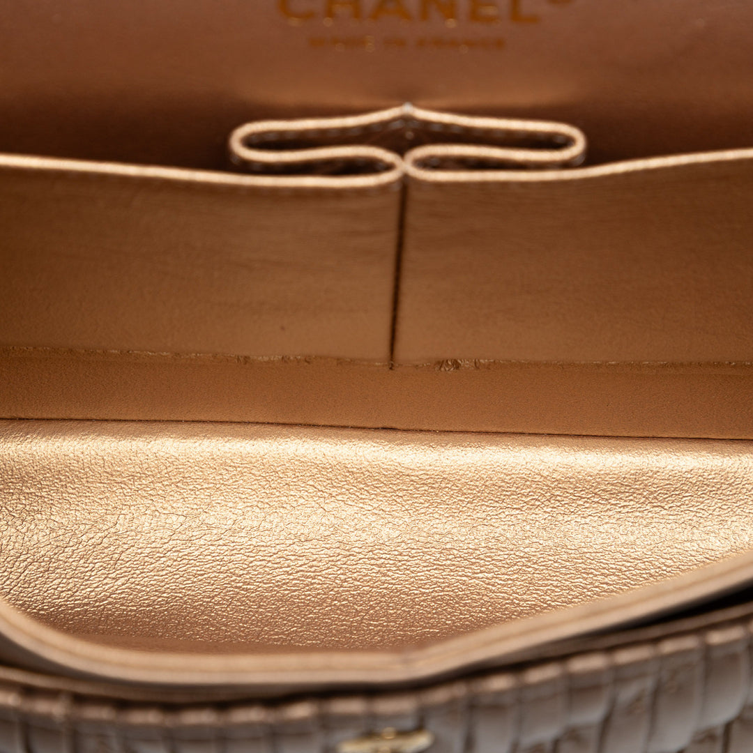 Chanel Medium Classic Chevron Cuir de veau Pleated Double rabat