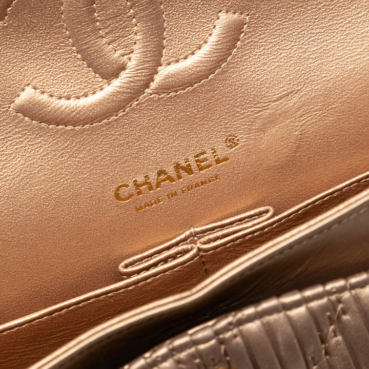 Chanel Medium Classic Chevron Cuir de veau Pleated Double rabat