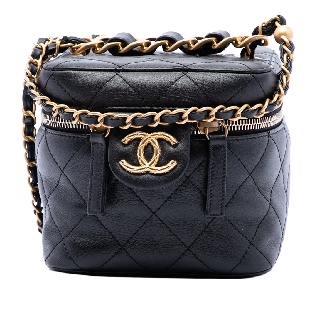 Chanel Matelassé Chaîne Bar Vanity avec chaîne Petit Cuir de veau Noir – vue principale – GABY PARIS