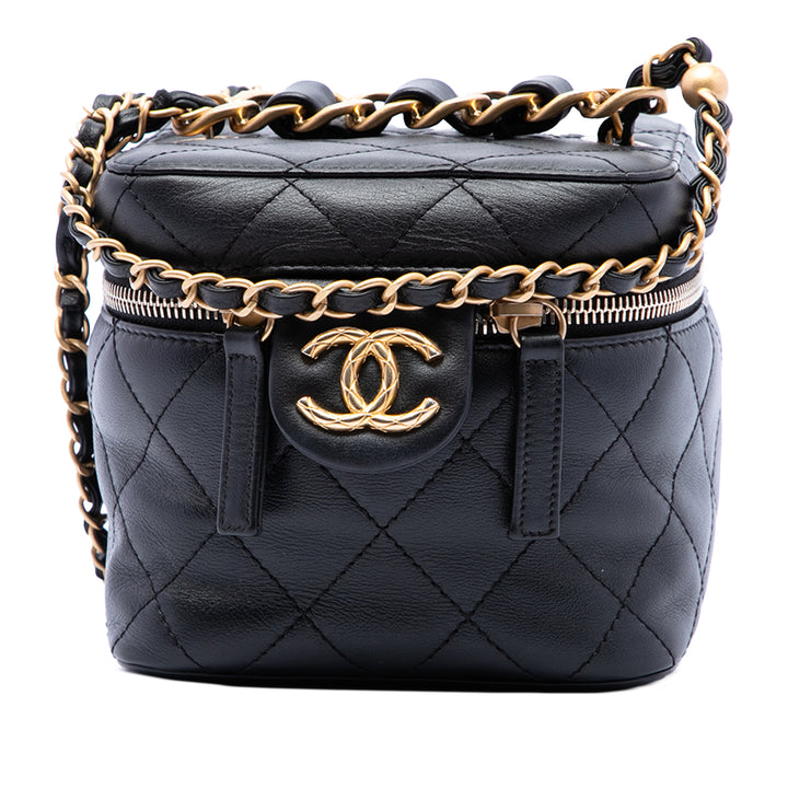 Chanel Matelassé Chaîne Bar Vanity avec chaîne Petit Cuir de veau Noir – vue principale – GABY PARIS