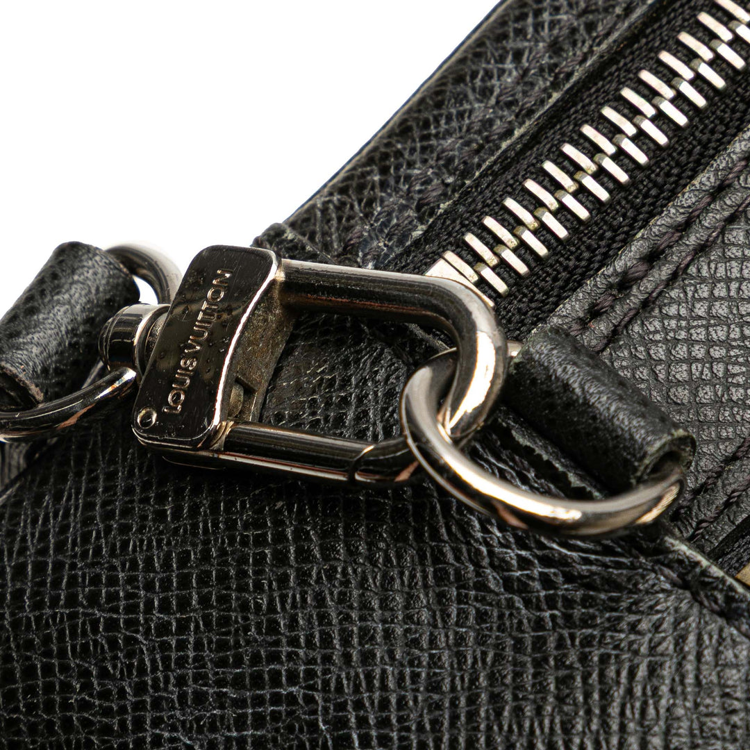 Louis Vuitton Taiga Neo Pavel Pochette Noir – GABY PARIS Authentique
