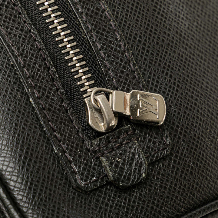 Louis Vuitton Taiga Neo Pavel Pochette Noir – GABY PARIS Authentique