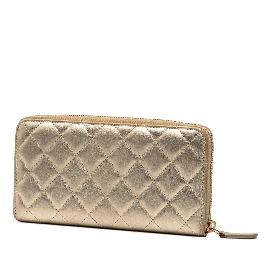 Chanel Quilted Métallisé Cuir d’agneau Zip Around Long Wallet Doré – GABY PARIS Authentique