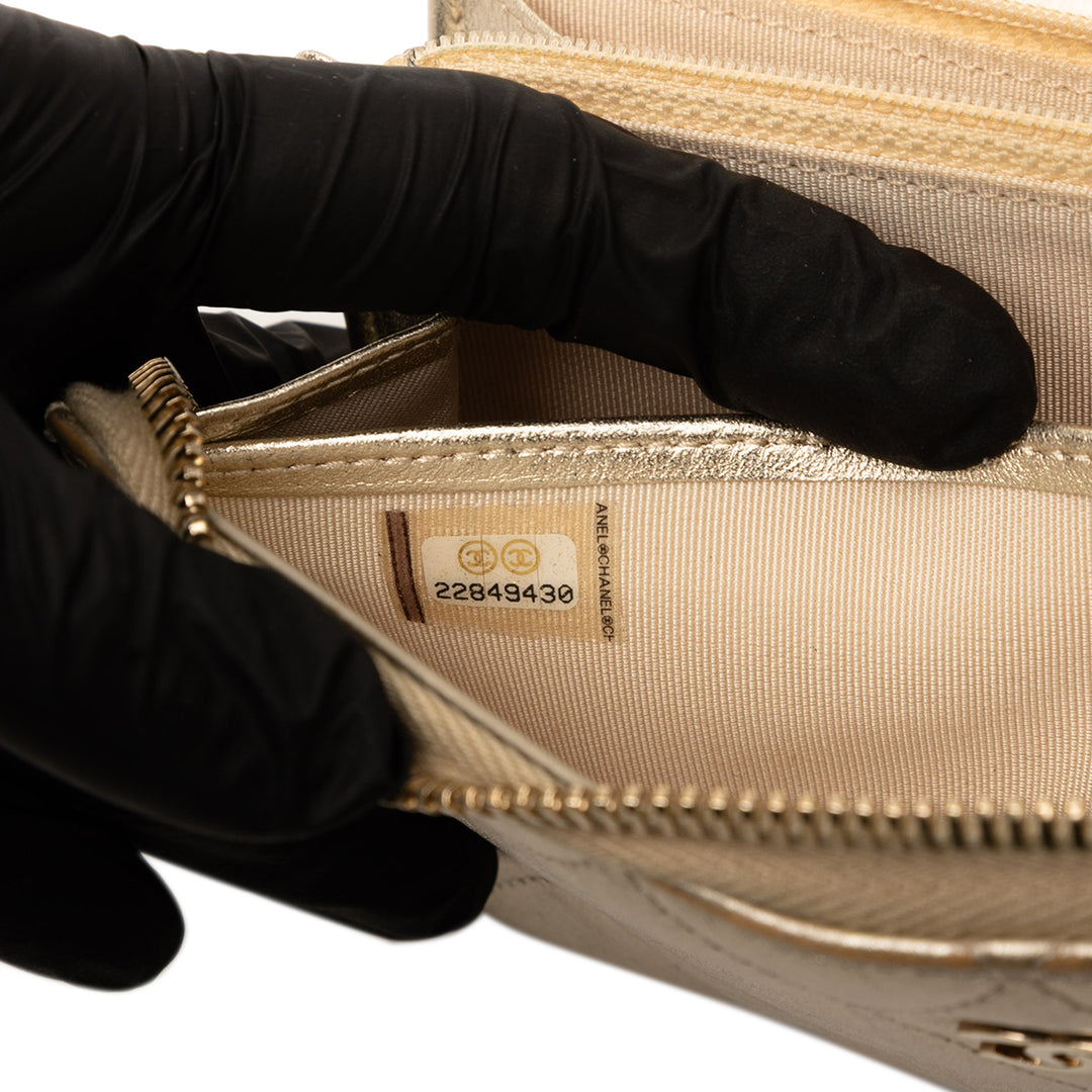 Chanel Quilted Métallisé Cuir d’agneau Zip Around Long Wallet Doré – GABY PARIS Authentique