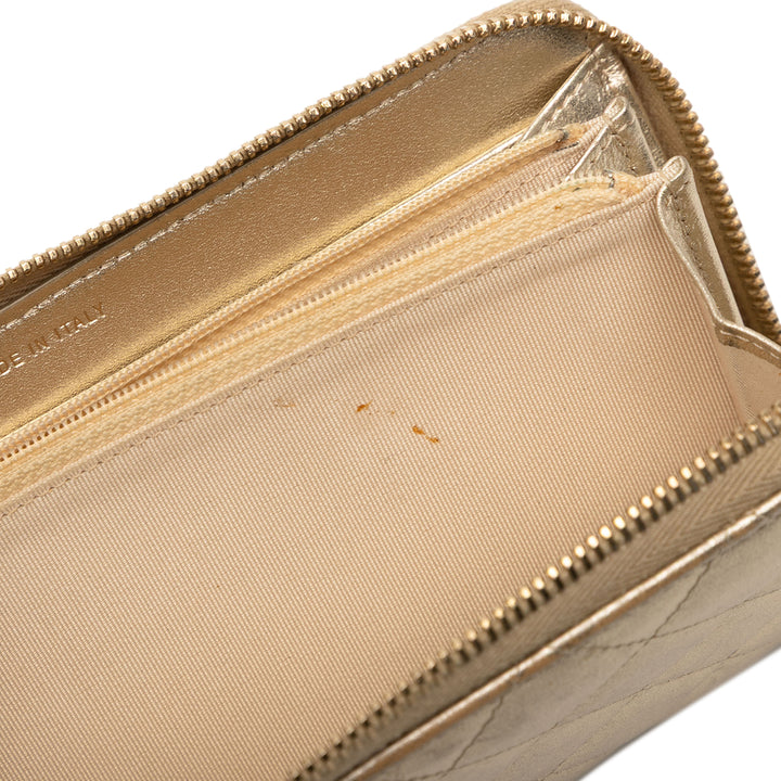 Chanel Quilted Métallisé Cuir d’agneau Zip Around Long Wallet Doré – GABY PARIS Authentique
