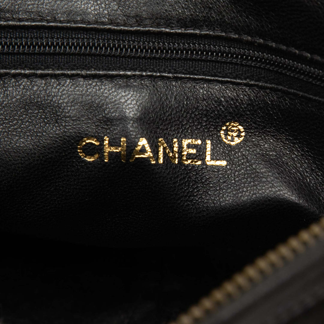 Chanel CC Diamond Matelassé Cuir d’agneau Pompon Sac caméra