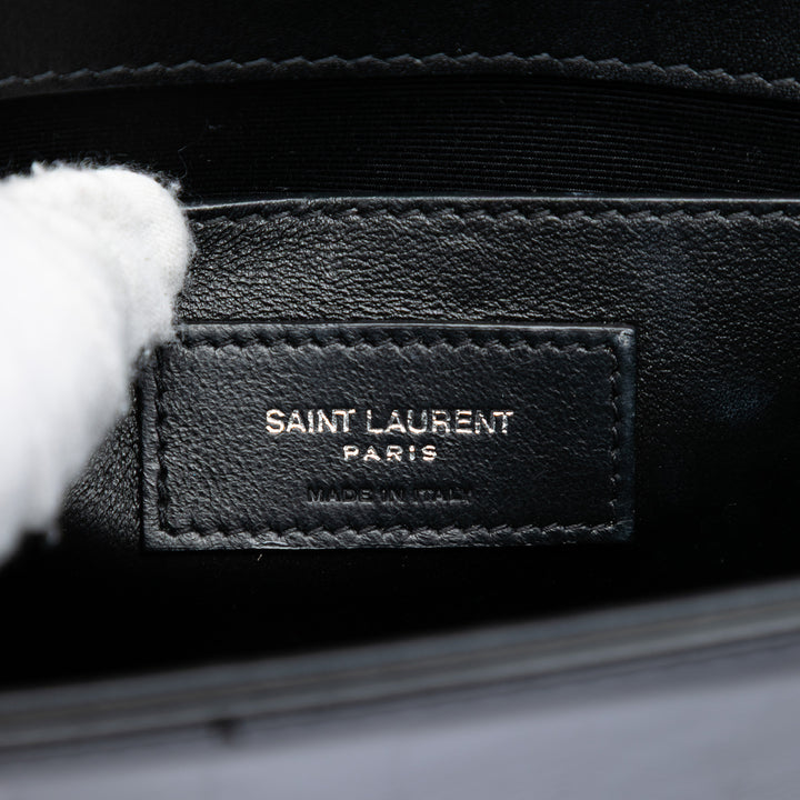 Saint Laurent Medium Chevron Cuir verni Monogram Kate Pompon Sac porté croisé