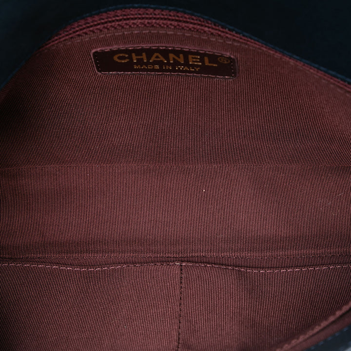 Chanel Medium Matelassé Iridescent Cuir de veau Happy Stitch à rabat