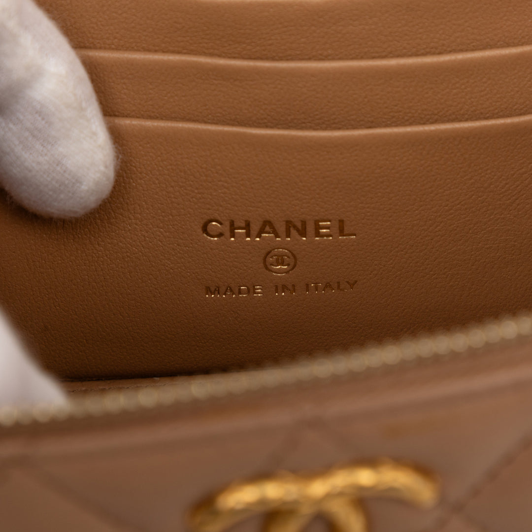 Chanel Small Matelassé Cuir d’agneau Pillow Crush Vanity avec chaîne
