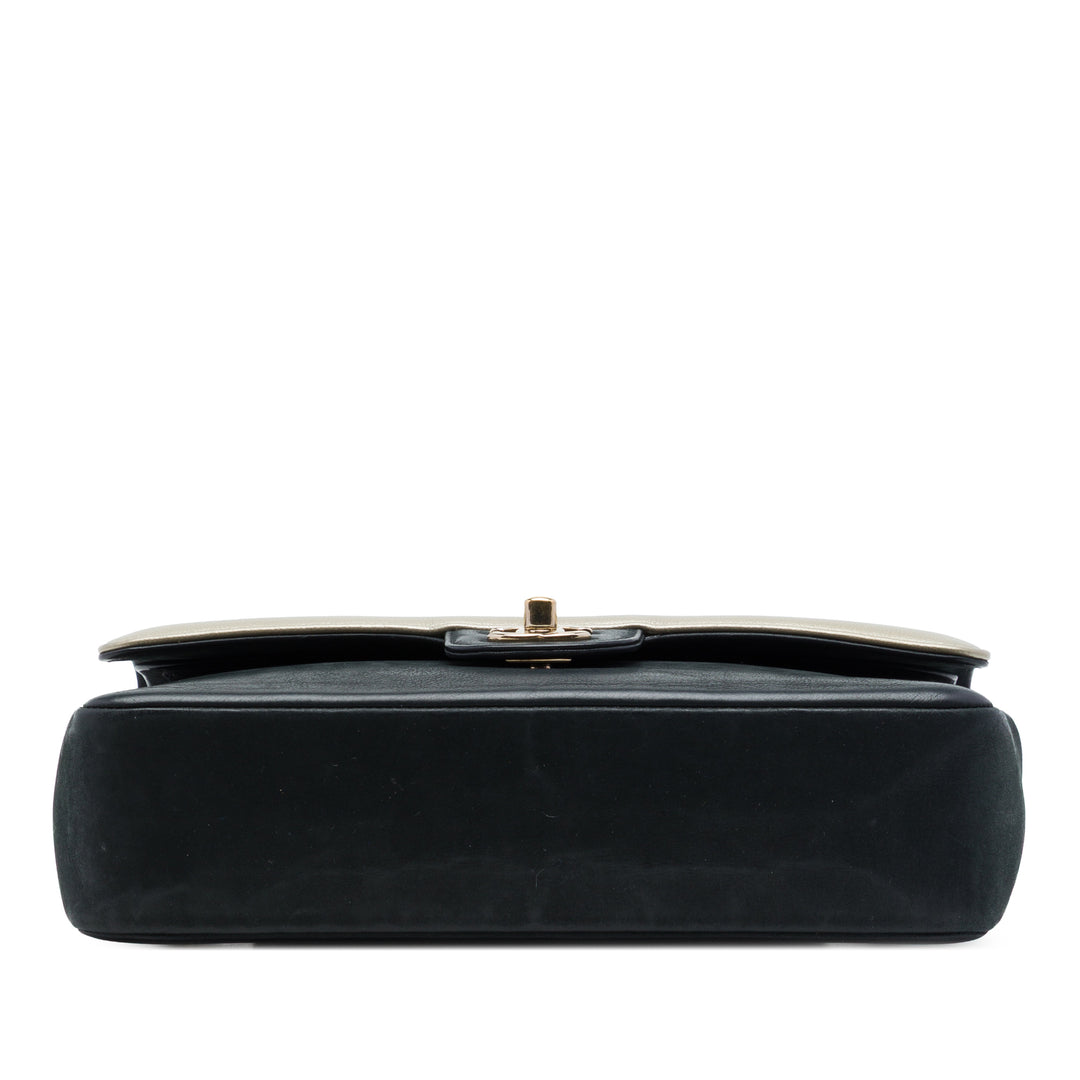 Classic Bicolore et Irisé Double rabat Moyen Cuir caviar Doré