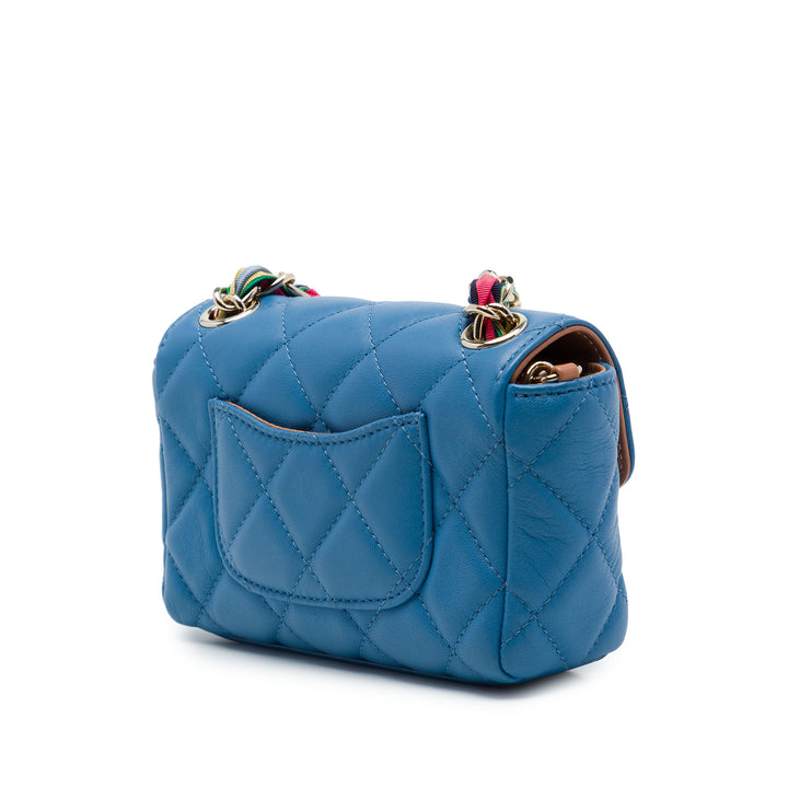 Chanel Sac bandoulière Matelassé Cocovado Ruban Chaîne à rabat Mini Cuir d'agneau Bleu – vue 2 – GABY PARIS