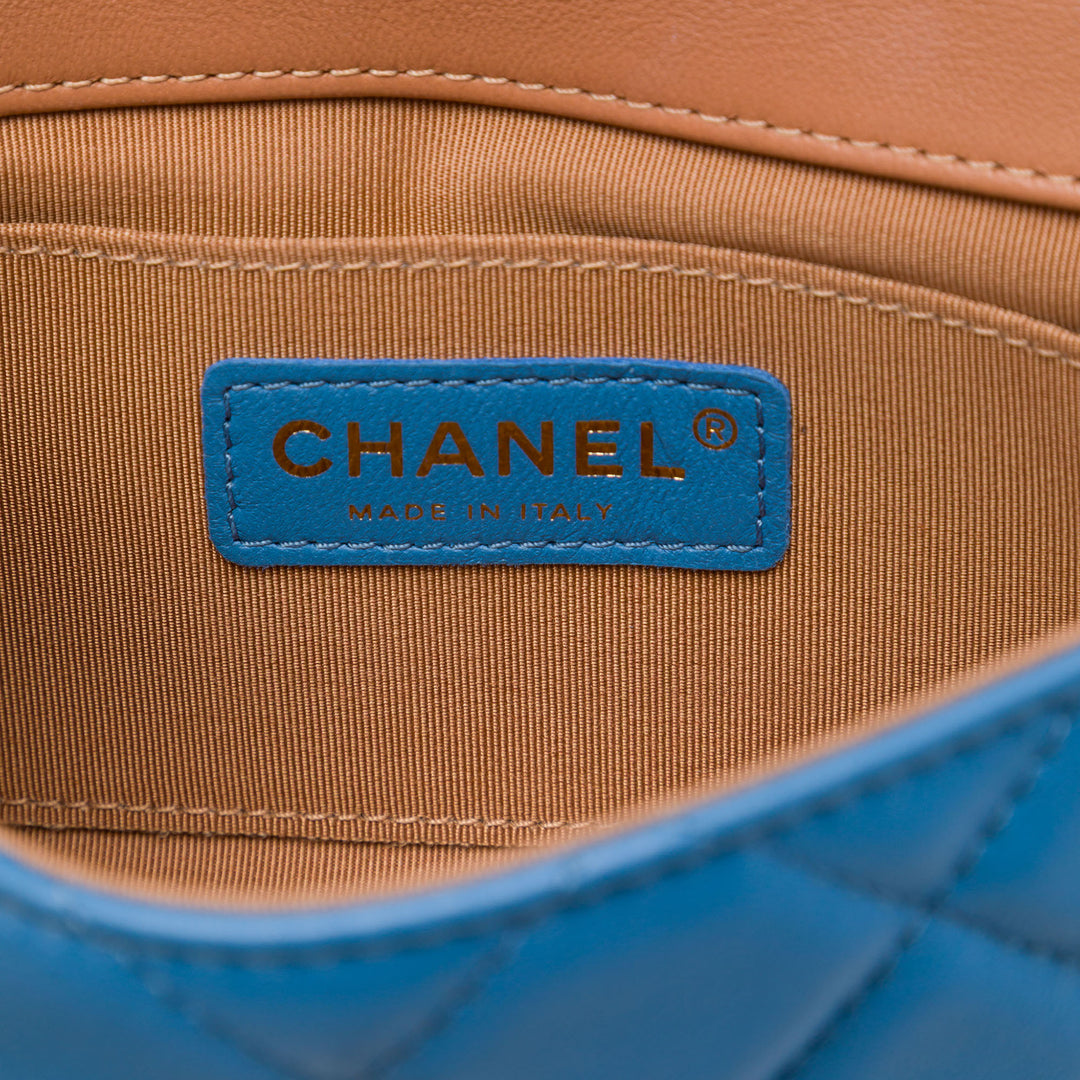 Chanel Sac bandoulière Matelassé Cocovado Ruban Chaîne à rabat Mini Cuir d'agneau Bleu – vue 5 – GABY PARIS