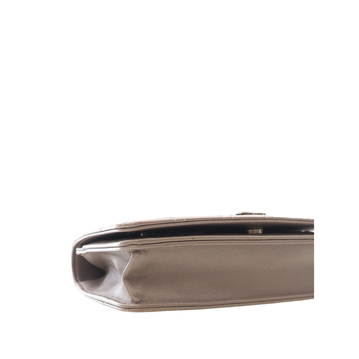 Chanel Sac bandoulière CC Matelassé Wallet on Chain Cuir de veau Marron – vue 13 – GABY PARIS