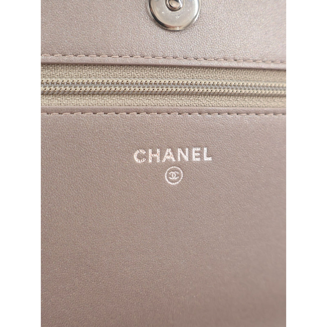 Chanel Sac bandoulière CC Matelassé Wallet on Chain Cuir de veau Marron – vue 5 – GABY PARIS