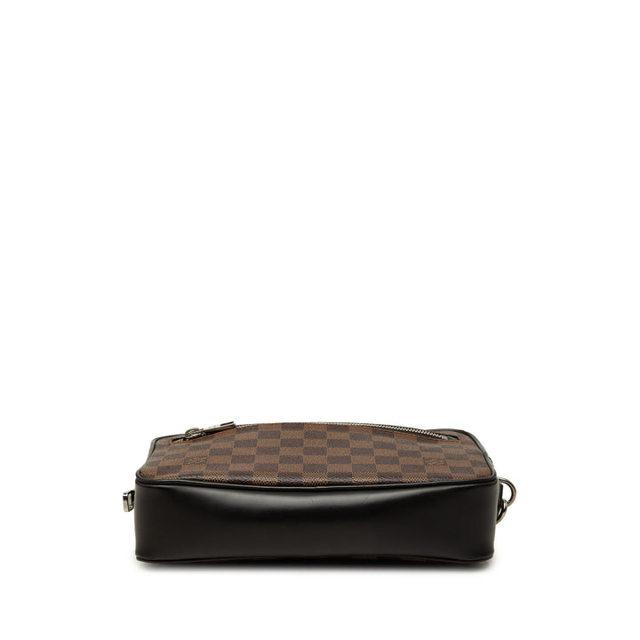 Louis Vuitton Pochette Kasai Damier Ébène Marron – vue 3 – GABY PARIS